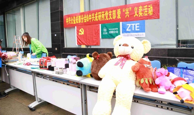 07010938011002100250152373FD.jpg?nettype=in&needfile=1&hash=md5:7C:B3:74:29:F4:5E:18:58:95:C6:BA:47:1C:17:55:03&size=107251&origurl=http%3A%2F%2F10.31.30.224%3A9080%2Fs%2F07010938011002100250152373FD.jpg 成都爱“兴”义卖1.jpg