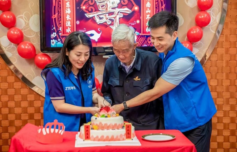 202111221729090252130420173769FD.jpg?nettype=in&needfile=1&hash=md5:AF:EA:B2:19:D2:4A:C7:77:9C:EC:B7:C3:9E:C4:41:29&size=119634&origurl=http%3A%2F%2F10.31.181.11%3A9080%2Fs%2F202111221729090252130420173769FD.jpg 百岁生日.jpg